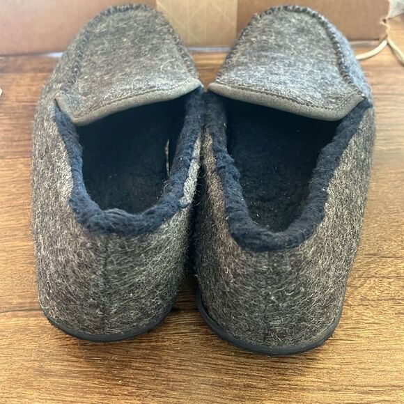 Cozy Gray Slip-On house slippers with Plush Lining. - Picture 2 of 5